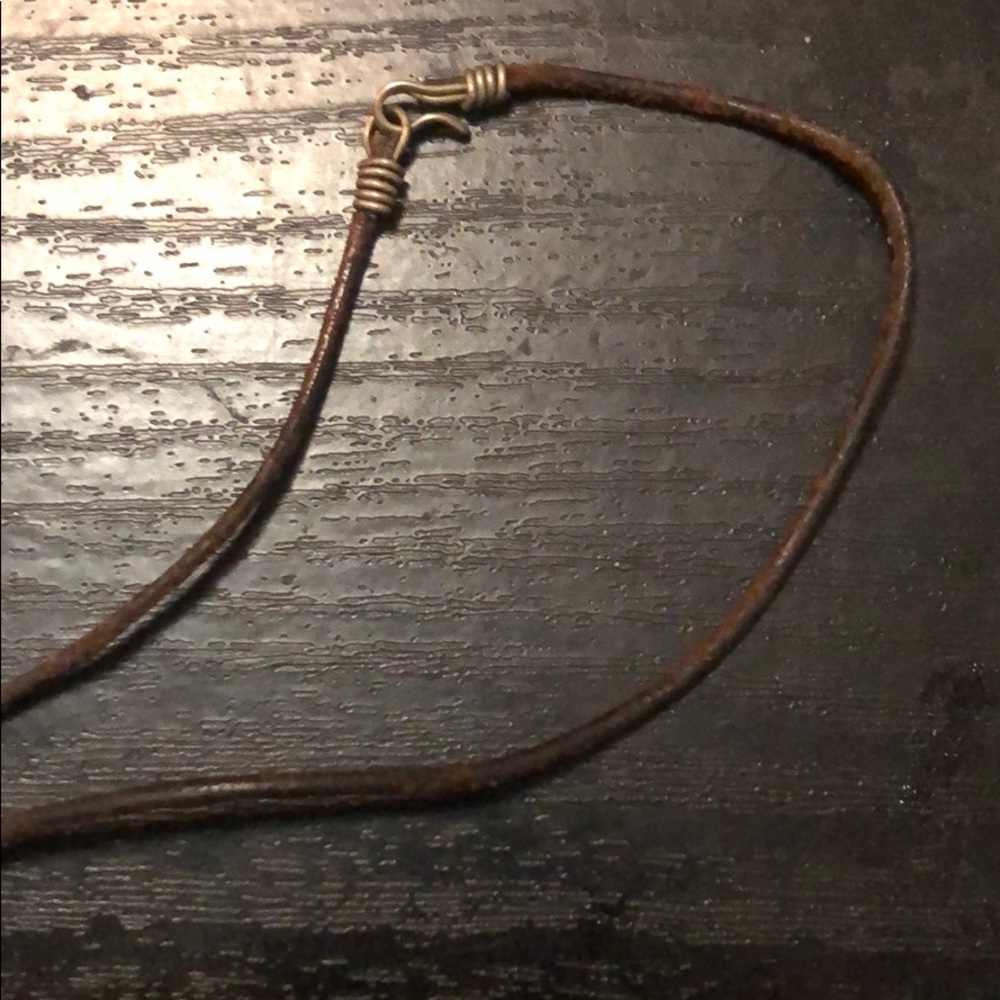 Wood Dolphin necklace - Picture 3 of 3
